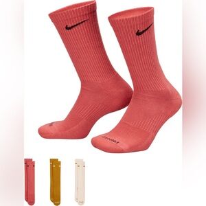 NIKE Everyday Plus Cotton Cushioned 3 Pack Crew Socks DRI-FIT
